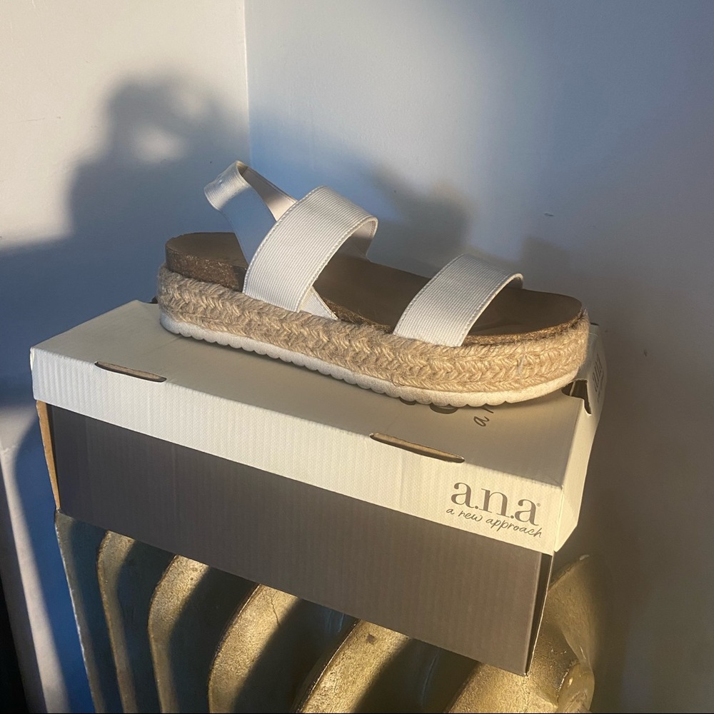 Ana Coy size 7 white platform sandals
